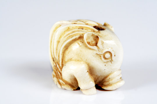 ivory pig ojime