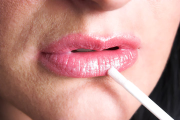 Naklejka premium woman applying lipstick