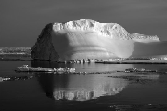 iceberg black-white