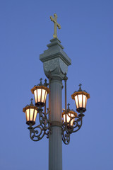 Fototapeta na wymiar city lanterns at dusk