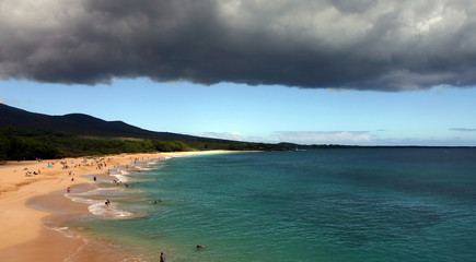 Fototapeta premium makena big beach and clouds