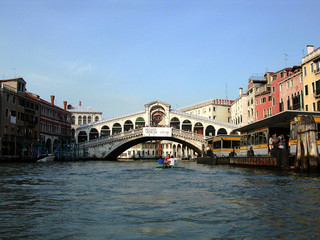 Fototapeta na wymiar Most Rialto, Wenecja, Włochy.