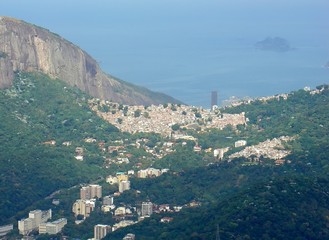 Obraz premium slum near the sea