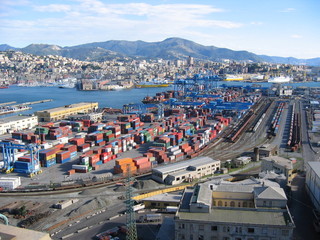 Fototapeta na wymiar Port w Genui