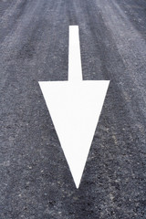 flecha en la carretera
