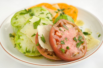 sliced heirloom tomato salad