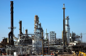 gas & oil refinery