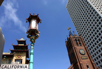 Fototapeta na wymiar california street in china town san francisco