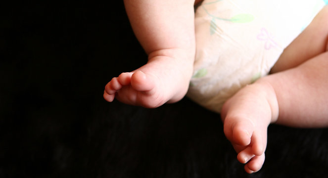healthy pair of legs and feet of a newborn baby