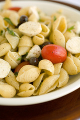 shell macaroni and chesse with tomato