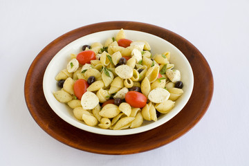 shell macaroni and chesse with tomato
