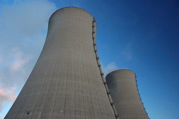 kühltürme eines atomkraftwerks © philipus