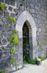 Obraz na płótnie Canvas Zamek margat - drzwi kamienia
