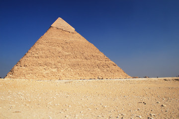 Fototapeta na wymiar piramidy w Kairze