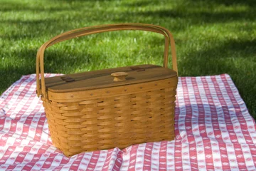 Fotobehang picnic basket © Denise Kappa