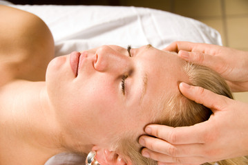 Fototapeta na wymiar head massage