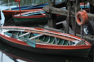 Fototapeta na wymiar kolorowe łodzie