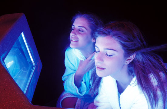 ragazze in un solarium