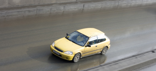 Fototapeta na wymiar yellow car