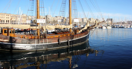 barcelona. "port well"