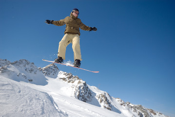 Naklejka na ściany i meble skok snowboard