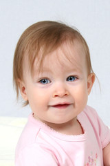 Fototapeta premium baby girl head shot