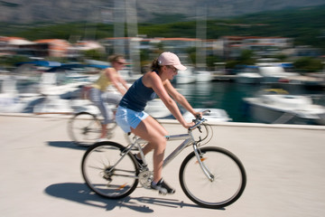 Fototapeta na wymiar two girls on bikes