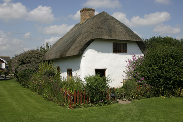 Fototapeta na wymiar thatch cottage in skegness uk