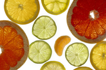 tranches d& 39 orange, citron, citron vert et pamplemousse