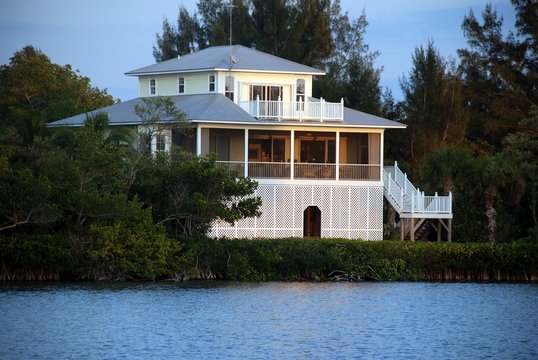 luxurious beach vacation house