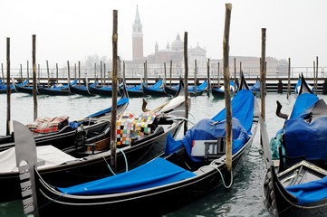 Fototapeta na wymiar gondola w Wenecji we Włoszech