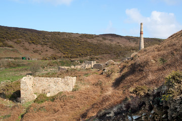 Fototapeta na wymiar ruiny kenidjack prac arsenu, Cornwall, Wielka Brytania