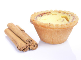 custard cream cake and cinnamon