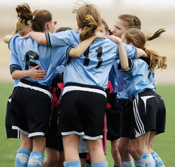 girls soccer huddle