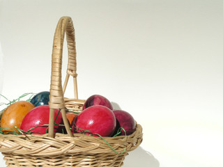 korb mit ostereiern