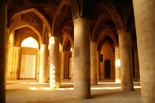 columns in mosque