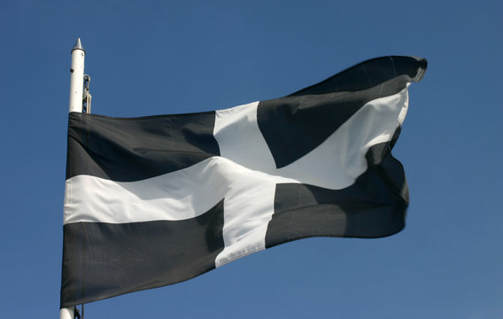 the cornish flag blowing in the wind