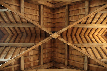 wooden roof-truss