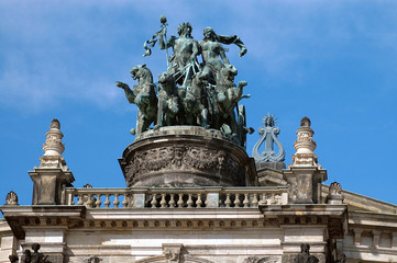 Obraz premium opera house statue in dresden, germany