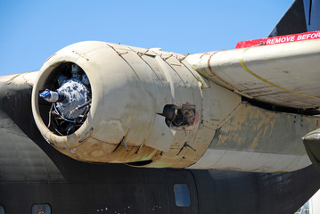 Obraz premium engine of crash landed airplane