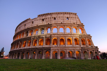 Fototapeta na wymiar Koloseum o zmierzchu