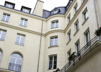 paris living on the upper levels