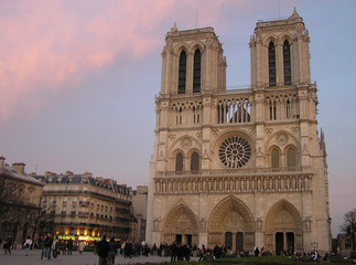 Fototapeta na wymiar cathédrale notre dame de paris