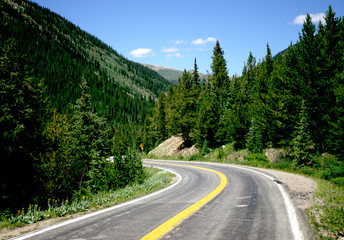 Fototapeta na wymiar mountain road