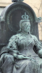 statue of queen victoria