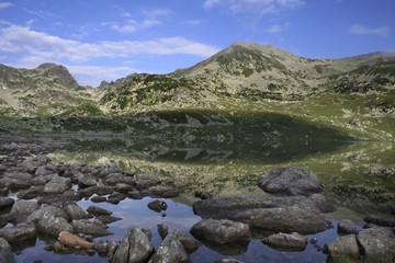 Fototapeta na wymiar mountain landscape with mountain lake in the morning