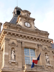 façade de la mairie du xix paris.