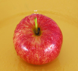 red apple