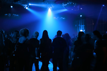 Naklejka premium junge menschen in einer disco