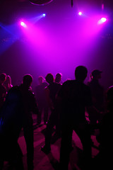 Fototapeta na wymiar sylwetki tancerzy disco